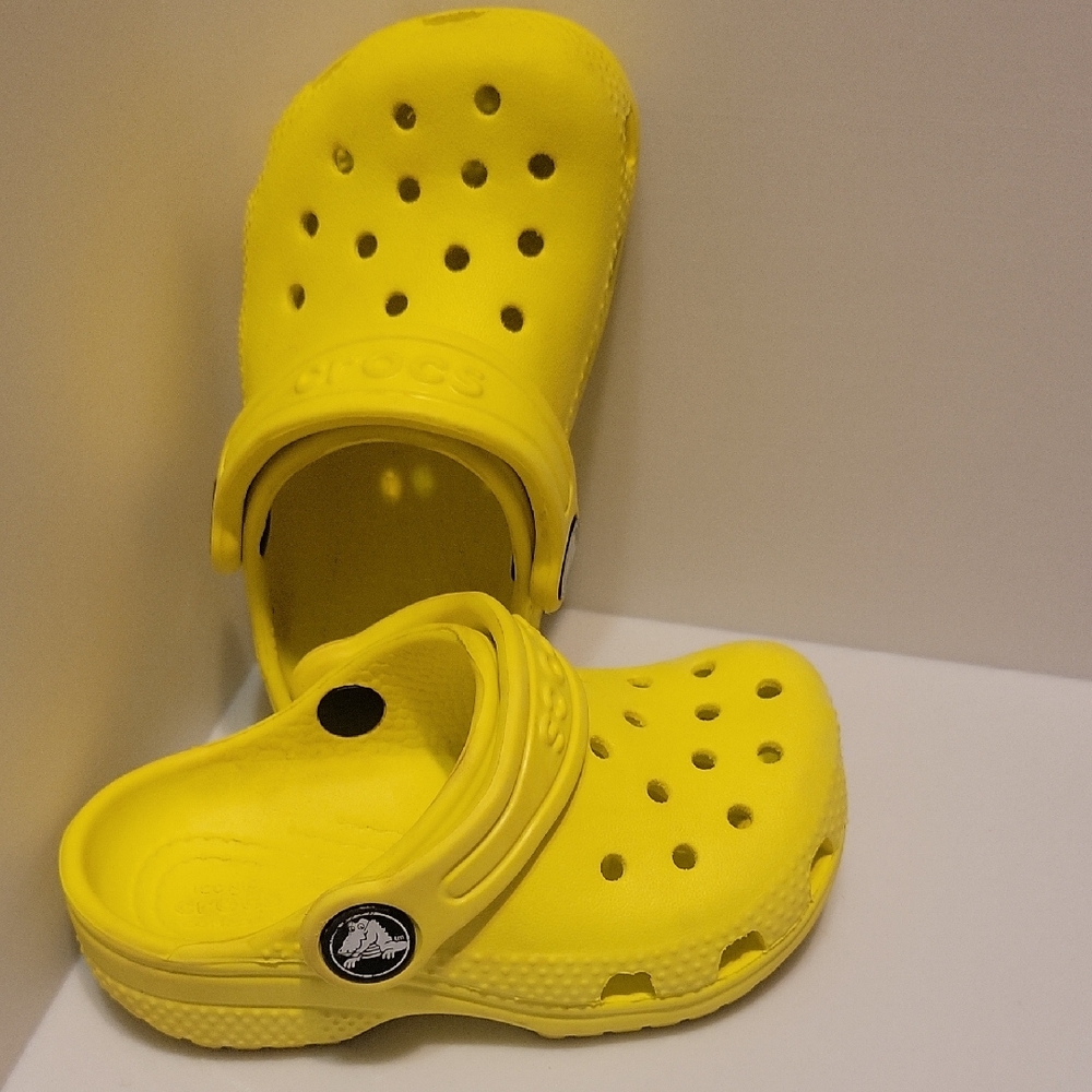 CROCS Kids Classic Clog in Bright Yellow, Toddler, Size C-6